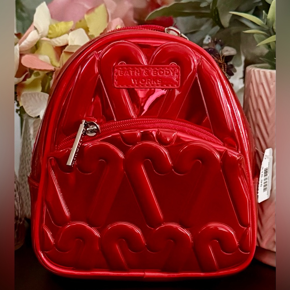 🆕🎄 BATH & BODY WORKS LIMITED EDITION CHRISTMAS CANDY CANE HEART MINI-BACKPACK.